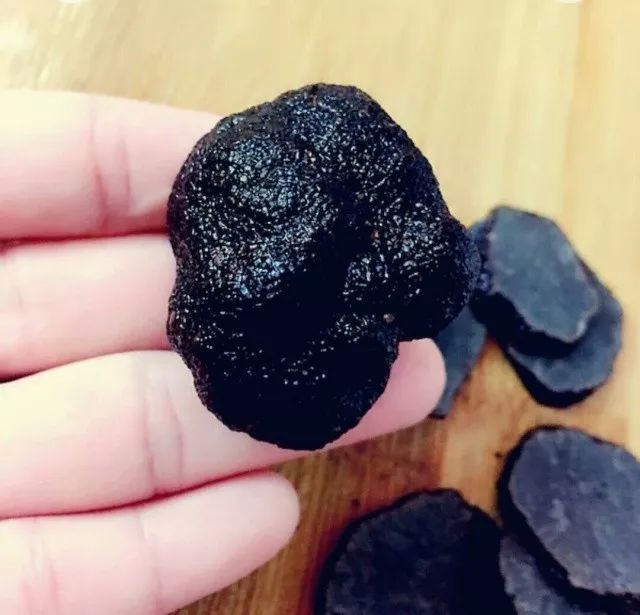 新鲜黑松露炖鸡汤的做法
