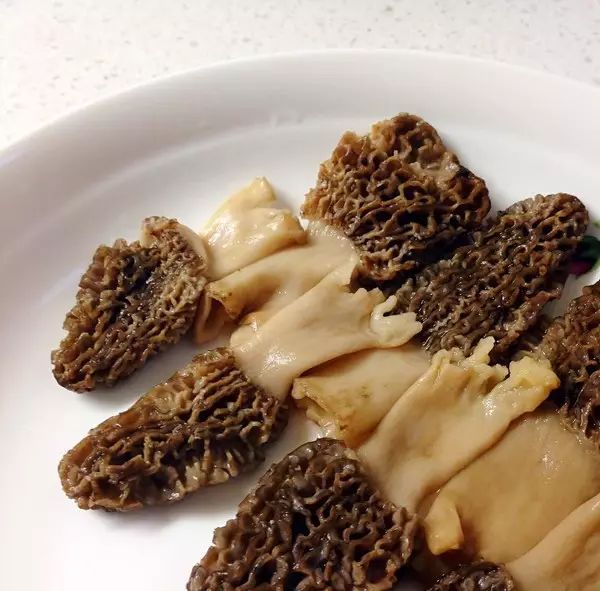 羊肚菌排骨汤的做法