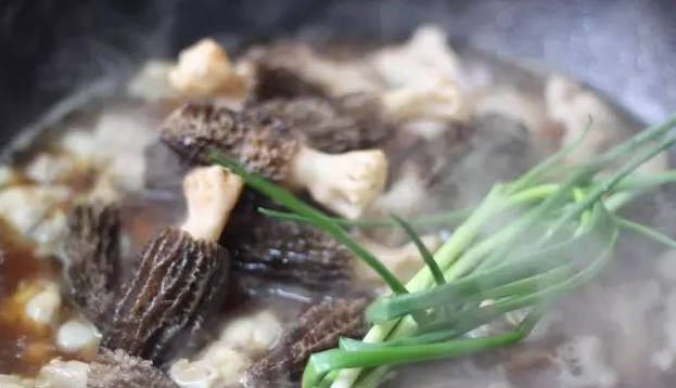 羊肚菌炖鸡的美味吃法