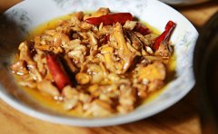 鸡油菌可不可以烧肉或炒肉