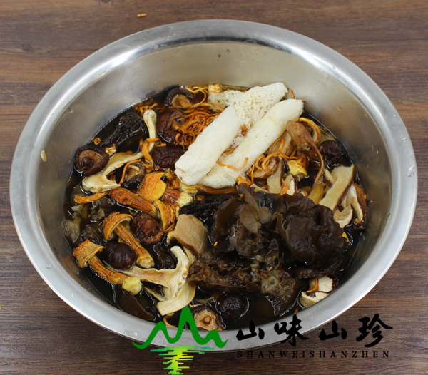 八味菌汤菇泡水
