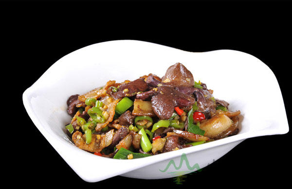 青椒红乳牛肝菌的做法