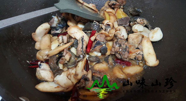 冰冻松茸炒鸡肉