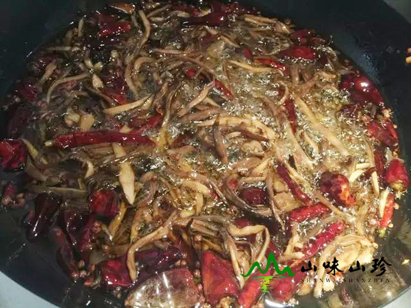 熬制鸡枞菌 熬制鸡枞菌
