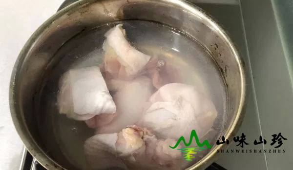 鸡飞水