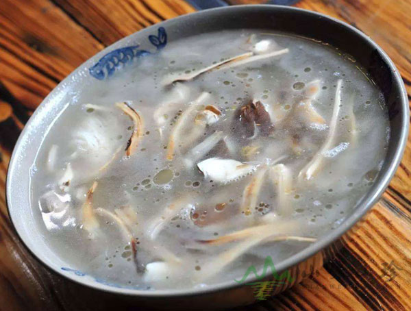 新鲜火把鸡枞菌汤