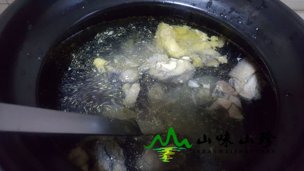 开始煲黑松露乌鸡汤 开始煲黑松露乌鸡汤