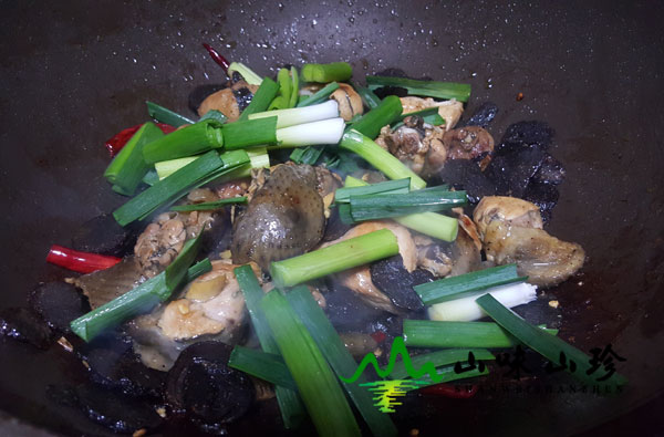 乌鸡炒黑松露 乌鸡炒黑松露
