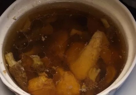 羊肚菌炖瘦肉的家常做法