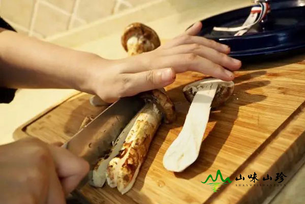 松茸炖鸡怎么做 松茸炖鸡怎么做