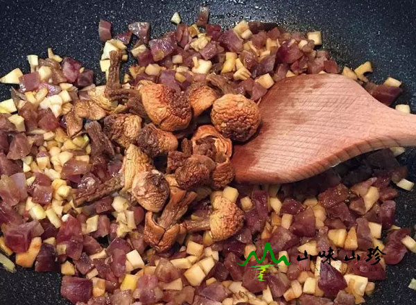 姬松茸炒饭 姬松茸炒饭