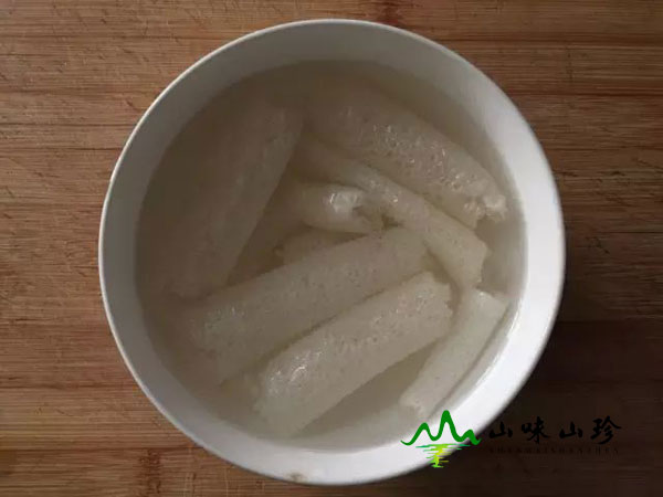 竹荪用冷水泡发