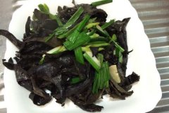 清炒黑喇叭菌的做法,功效作用与食用禁忌