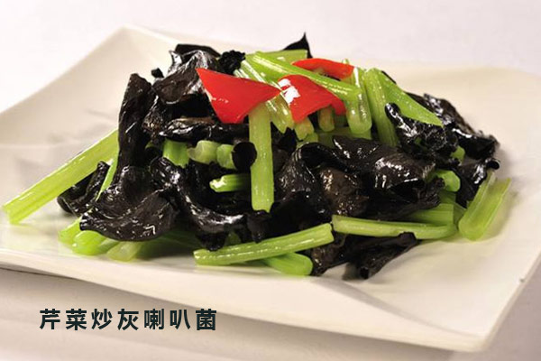 芹菜炒灰喇叭菌怎么做 芹菜炒灰喇叭菌怎么做