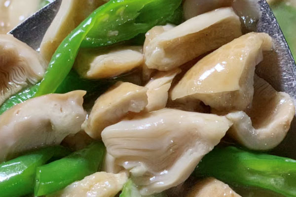 吃青头菌会回奶吗，尿酸高可以吃青头菌吗