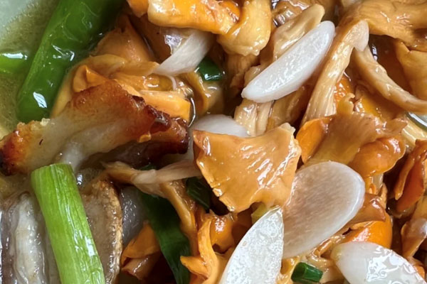 2岁能吃鸡油菌吗 2岁能吃鸡油菌吗