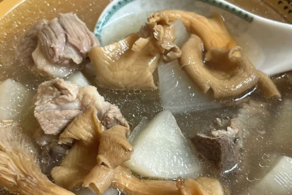 泡鸡油菌的水可以喝吗 泡鸡油菌的水可以喝吗