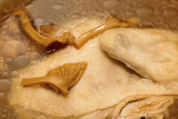煮鸡油菌汤需要放盐吗 煮鸡油菌汤需要放盐吗