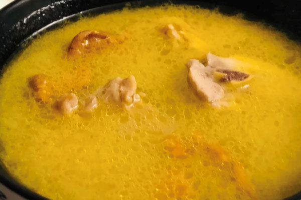 鸡油菌汤能中途加水吗 鸡油菌汤能中途加水吗