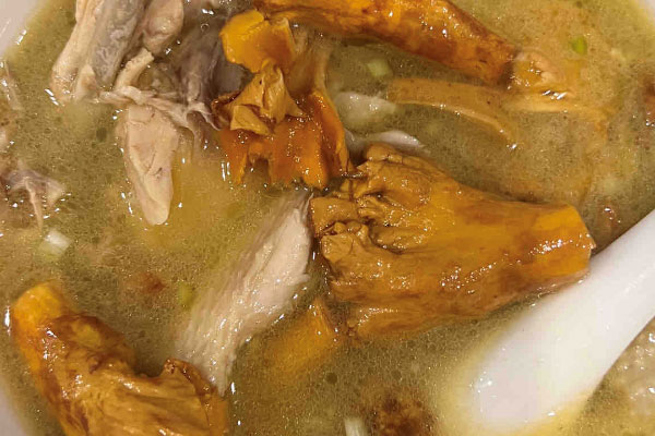 鸡油菌汤能中途加盐吗 鸡油菌汤能中途加盐吗